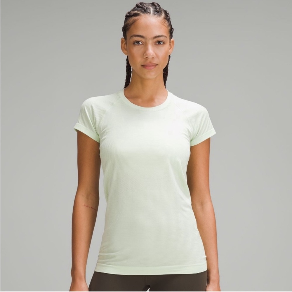 Lululemon Short Sleeve Swiftly Tech in color Kohlrabi Green (Size 8)